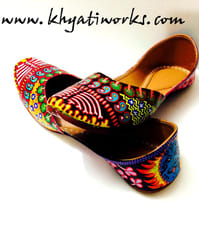 Handpainted Jutti
