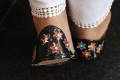 BLACK SWAN ~ Beautiful Handpainted Juttis