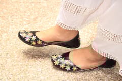 BLACK SWAN ~ Beautiful Handpainted Juttis