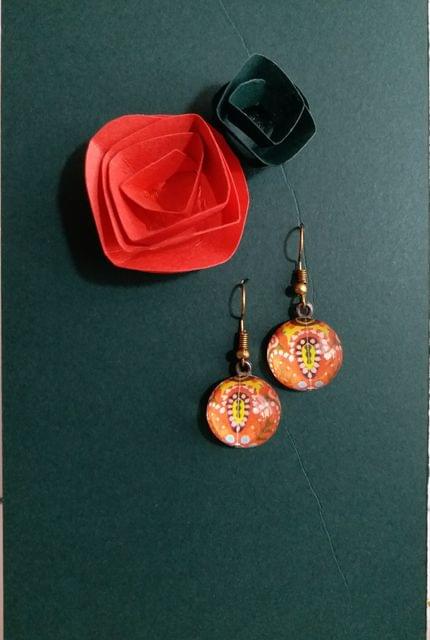 THE CRYSTAL BLOOM CIRCLE GLASS EARRING