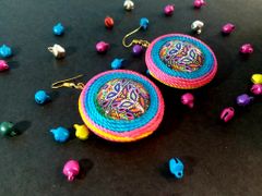 RAINBOW THREAD GLASS EARRING- CIRCLE SHAPED