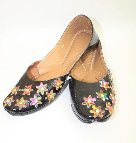 BLACK SWAN ~ Beautiful Handpainted Juttis