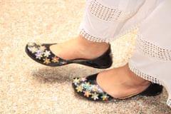BLACK SWAN ~ Beautiful Handpainted Juttis