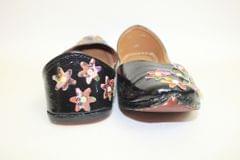 BLACK SWAN ~ Beautiful Handpainted Juttis
