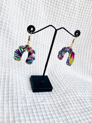 Daisy handcrafted clay earrings