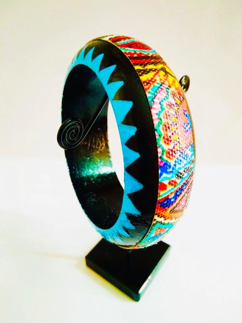 A Quirky Affair - Stylish Black Bangle