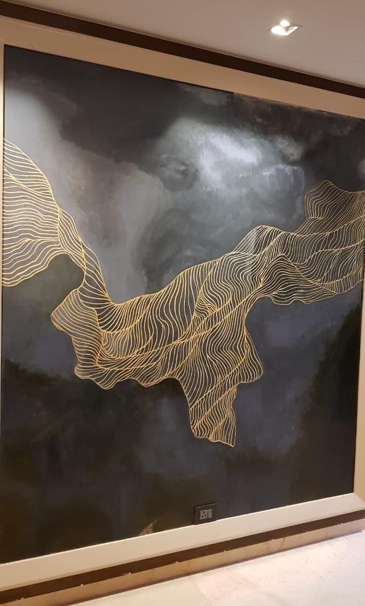 ABSTRACT MURAL WITH GOLDEN FLOWING LINES 1
