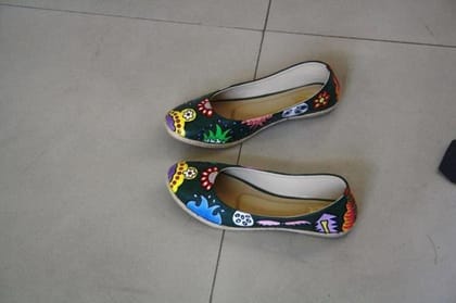 [SOLD] DREAMZZZZ - Hand Painted Shoes