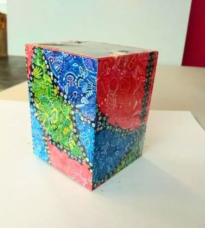 Vibgyorise Pen Stand