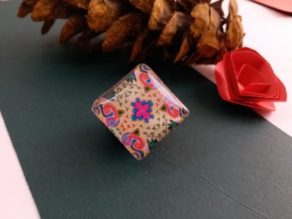 GLASS OF BEAUTY SQUARE RING