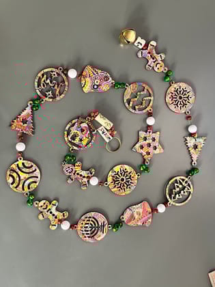 XMas special hangings - assorted XMas elements for door or wall - ASSORTED 3