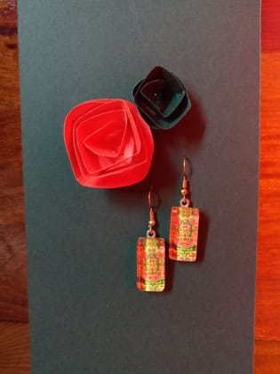 BRIGHT FLORAL GLASS EARRING