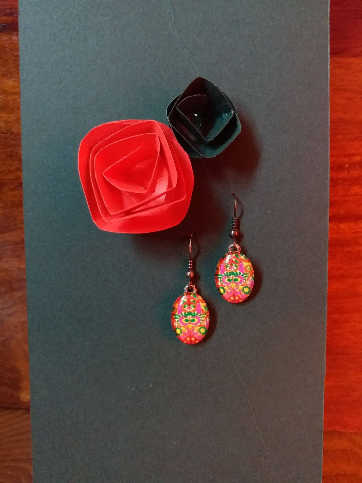 TOUCH OF PINK OVAL GLASS EARRINGS