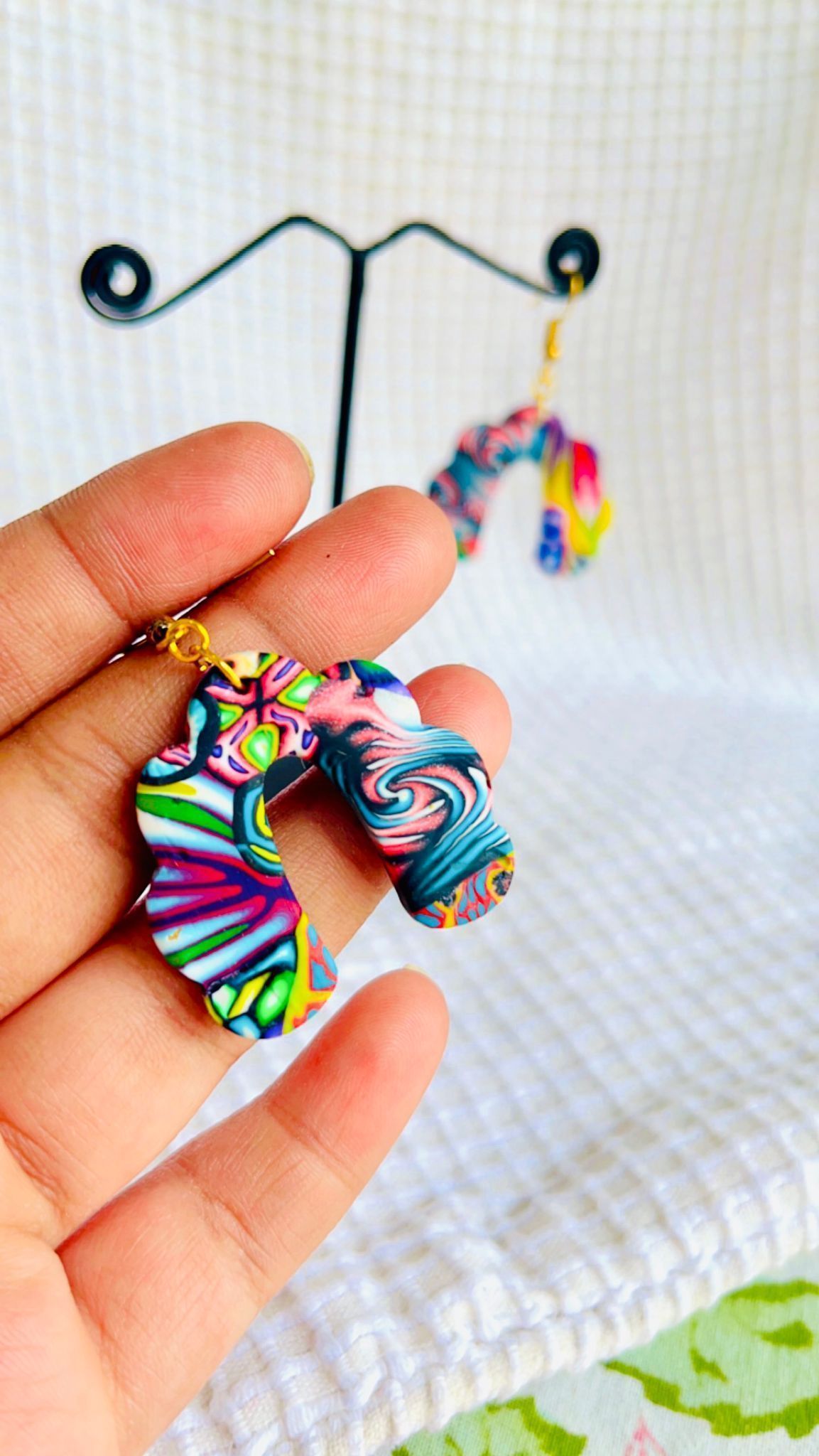 Daisy handcrafted clay earrings