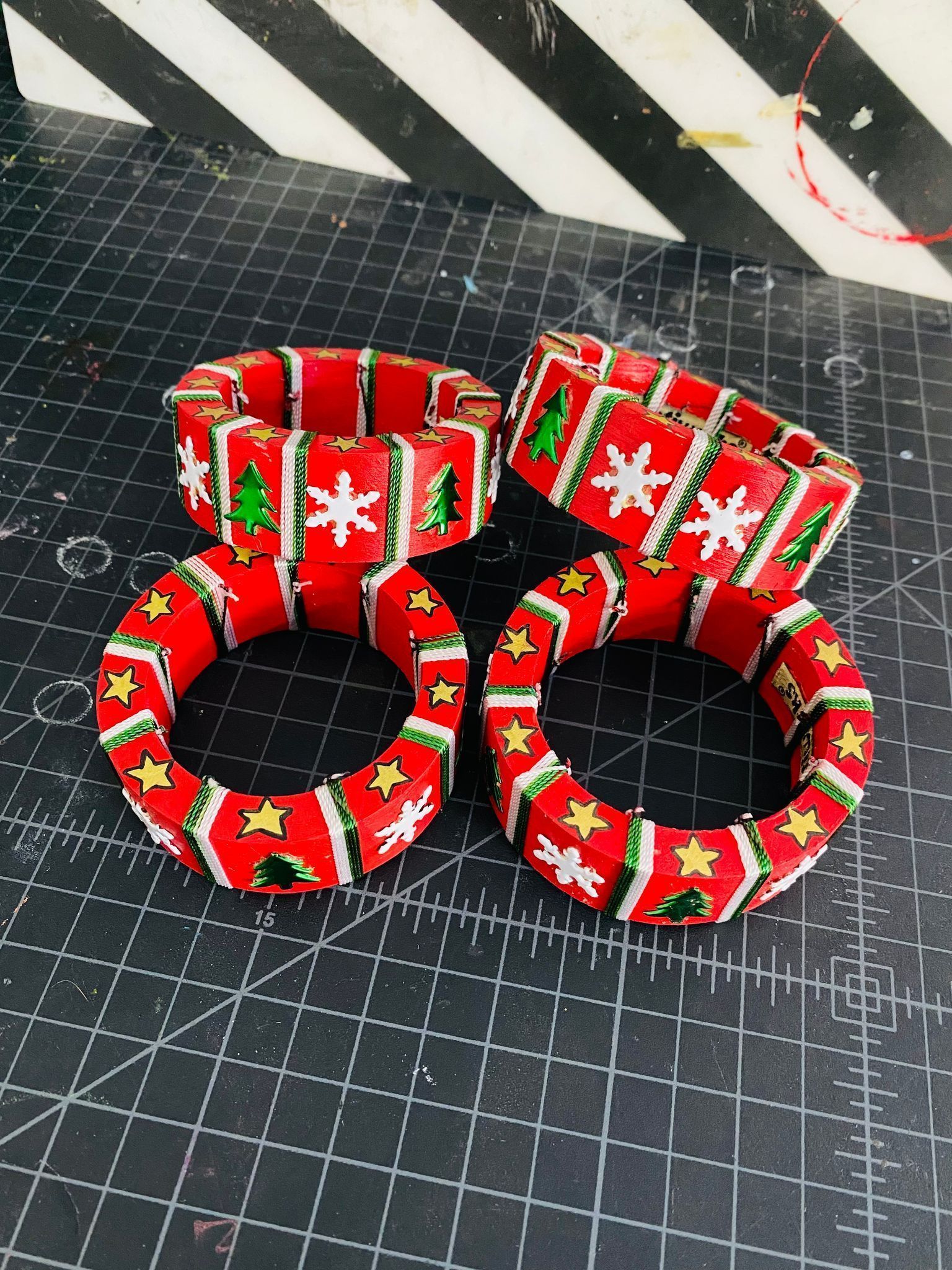 Cheer-me-up Xmas bangles - Red